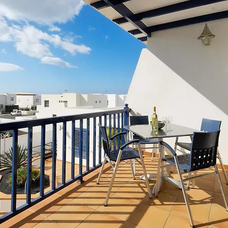 Immaculate 2-bed No 5 In * Playa Blanca (Lanzarote)